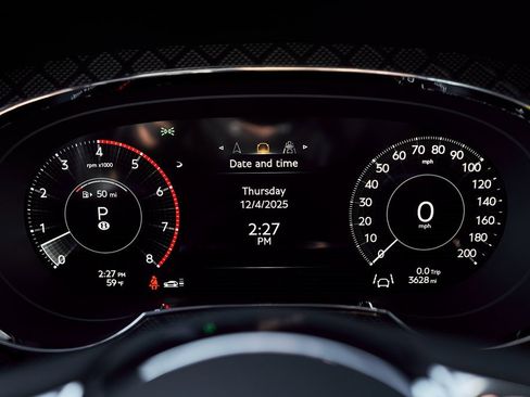 Used 2025 Bentley Bentayga image 64