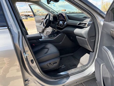 Used 2025 Toyota Highlander Platinum AWD/4WD image 23