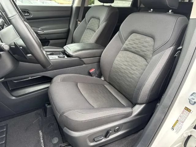 Certified 2025 Nissan Pathfinder SV AWD/4WD image 32