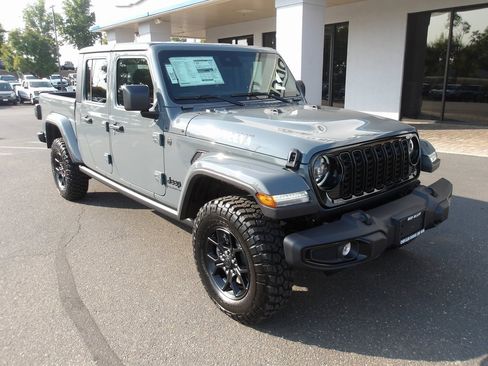 New 2025 Jeep Gladiator Willys image 2