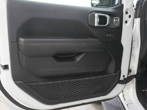 Used 2022 Jeep Wrangler Unlimited Sahara image 18