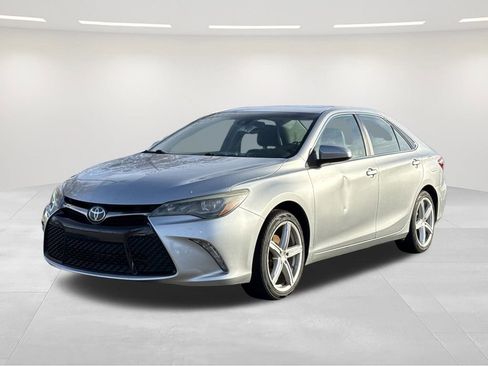 Used 2015 Toyota Camry XSE image 1