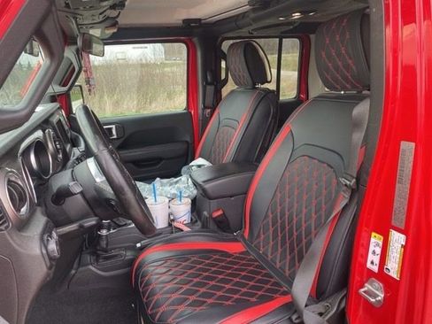 Used 2019 Jeep Wrangler Unlimited Sahara image 14