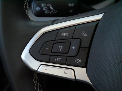 Certified 2022 Volkswagen Taos SE image 26