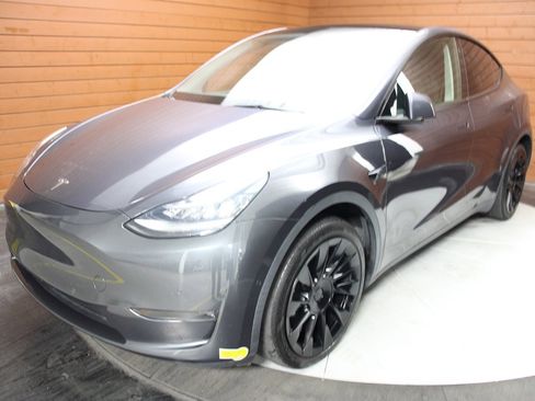 Used 2021 Tesla Model Y Long Range image 26