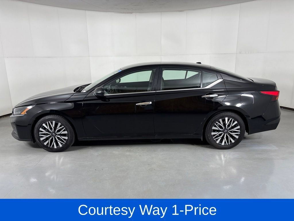 Used 2024 Nissan Altima 2.5 SV FWD image 6