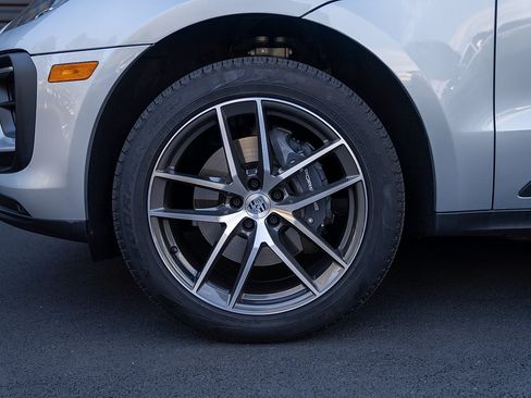 Certified 2025 Porsche Macan image 23