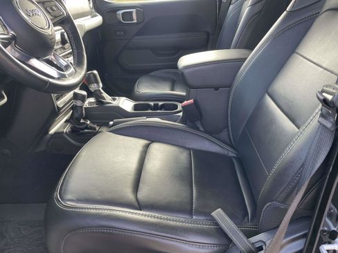 Used 2021 Jeep Wrangler Unlimited Sahara image 17
