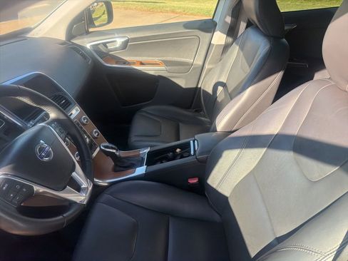 Used 2017 Volvo XC60 T5 Inscription image 8