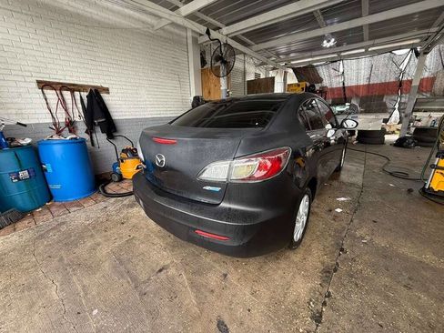 Used 2013 MAZDA MAZDA3 i Grand Touring image 3