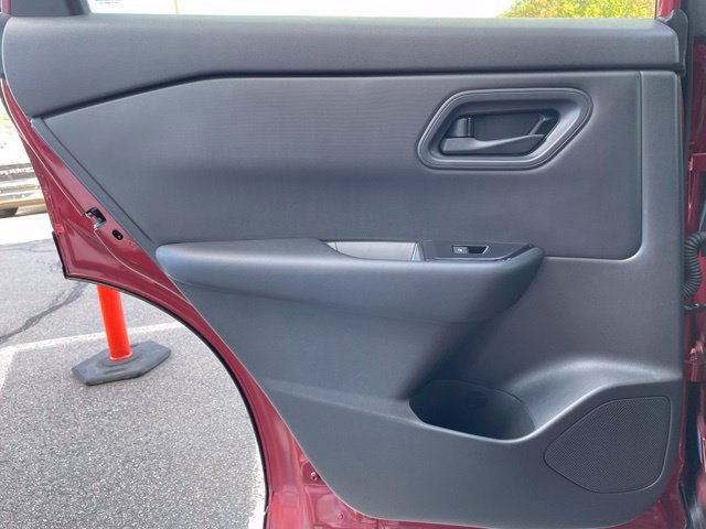Used 2024 Nissan Rogue S AWD/4WD image 23