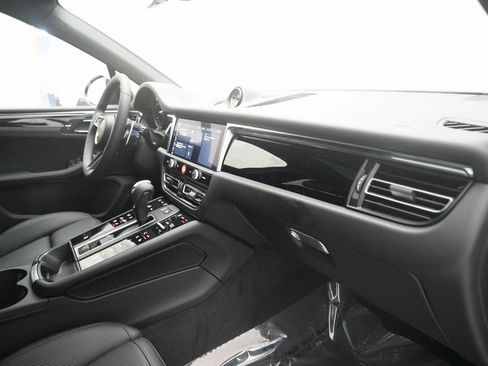Certified 2026 Porsche Macan image 28