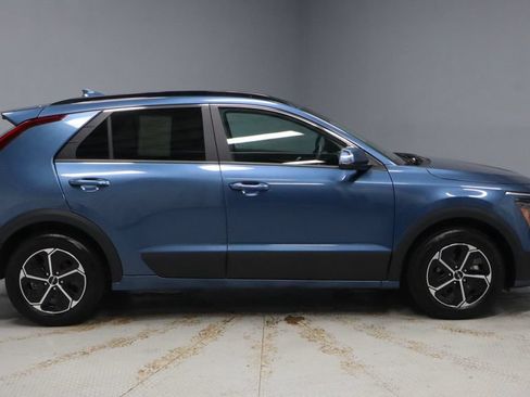 Used 2025 Kia Niro EX FWD image 12