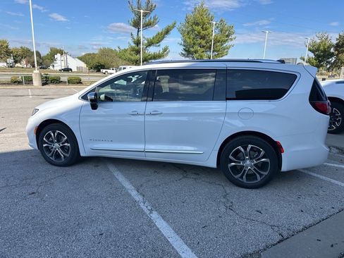 New 2026 Chrysler Pacifica Pinnacle w/ Trailer Tow Group image 18