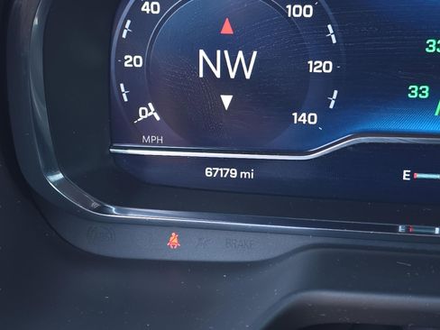 Used 2024 Chevrolet Suburban LT image 31