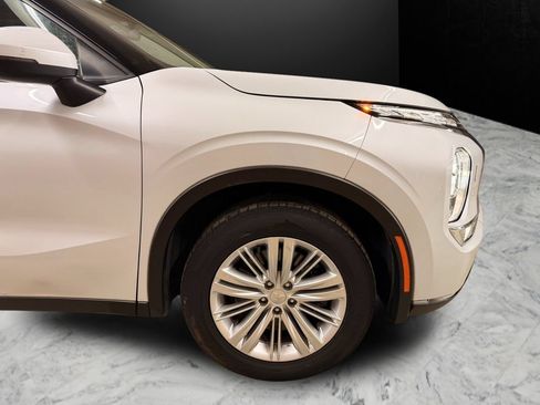 Used 2022 Mitsubishi Outlander ES AWD/4WD image 9