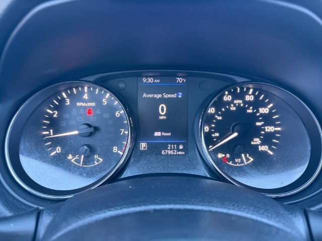 Used 2018 Nissan Rogue SV w/ Premium Package FWD image 16