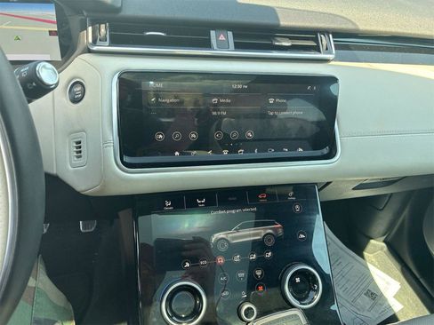 Used 2018 Land Rover Range Rover Velar R-Dynamic SE AWD/4WD image 6