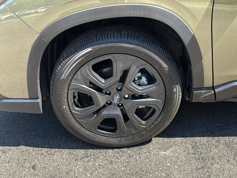 Certified 2025 Subaru Ascent Bronze Edition AWD/4WD image 10