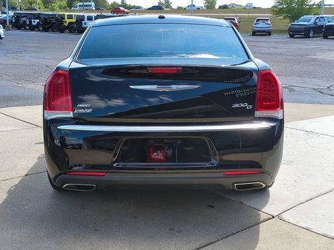 Used 2017 Chrysler 300 C Platinum AWD/4WD image 6