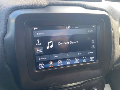 Used 2019 Jeep Renegade Latitude w/ Cold Weather Group AWD/4WD image 16