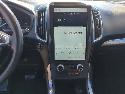 Used 2024 Ford Edge Titanium image 9