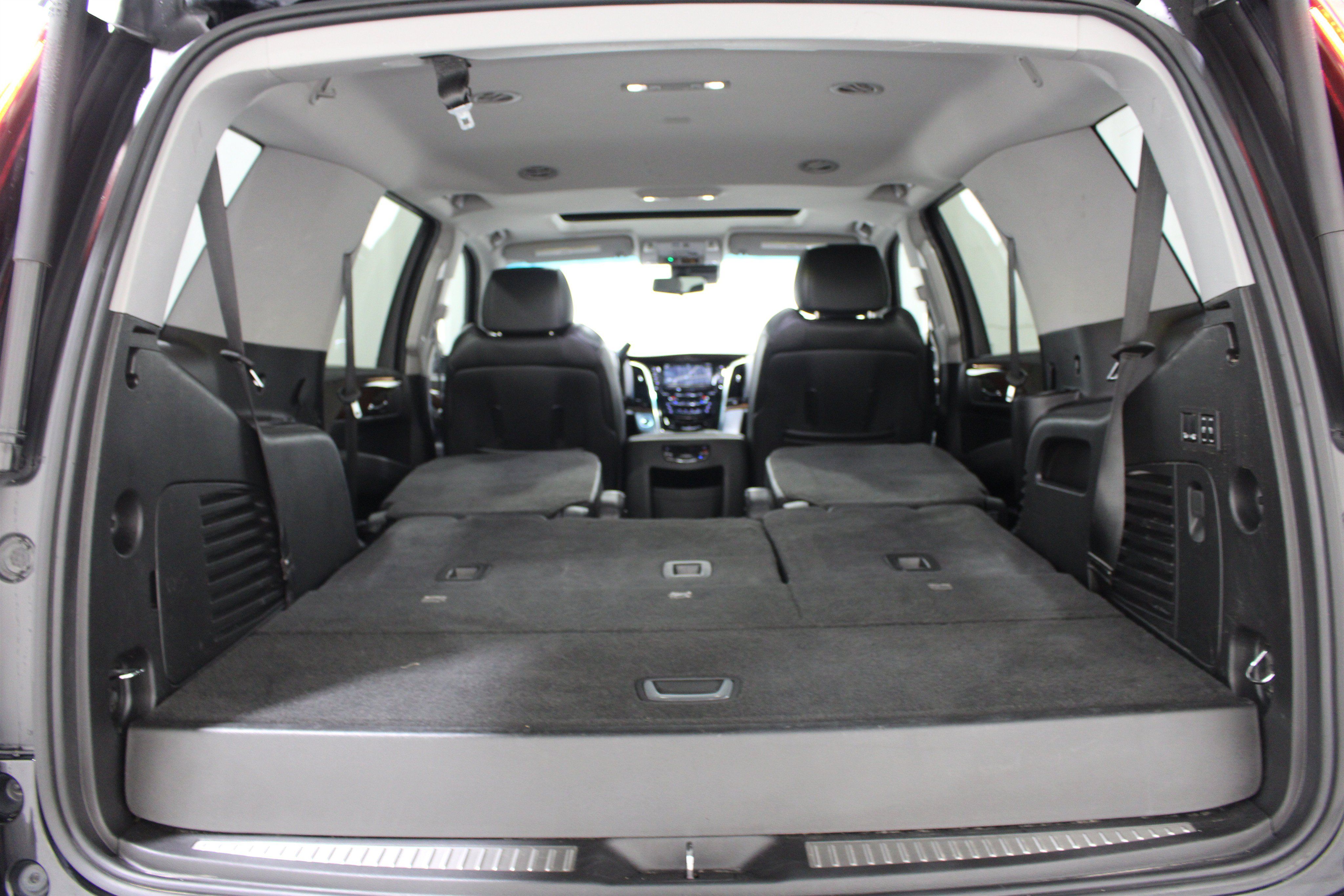 Used 2018 Cadillac Escalade Luxury AWD/4WD image 23