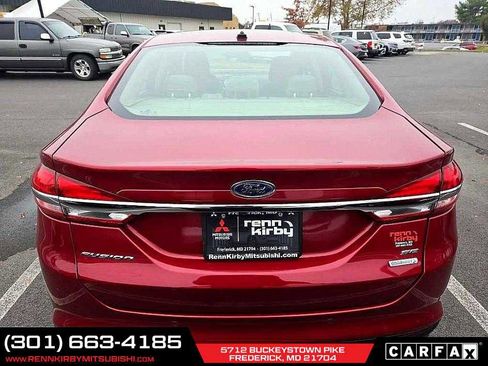 Used 2017 Ford Fusion SE w/ Fusion SE Technology Package image 6