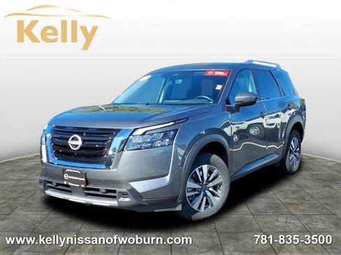 Certified 2025 Nissan Pathfinder SL image 1