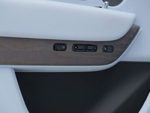 Used 2025 Rolls-Royce Cullinan AWD/4WD image 49