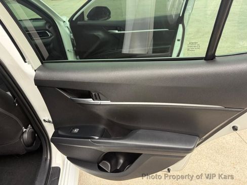 Used 2020 Toyota Camry LE image 15