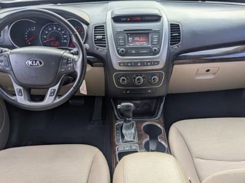 Used 2015 Kia Sorento LX image 25