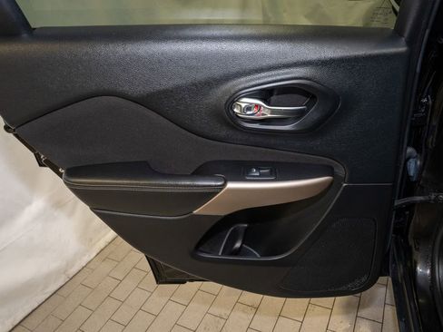 Used 2017 Jeep Cherokee Latitude image 8