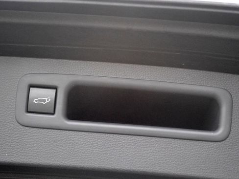 Used 2023 Toyota Highlander XSE image 17