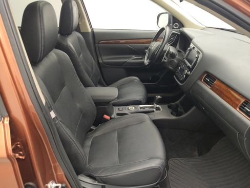 Used 2014 Mitsubishi Outlander GT image 21