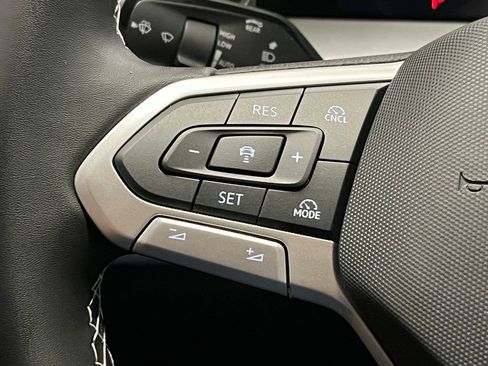 New 2025 Volkswagen Tiguan SE image 25