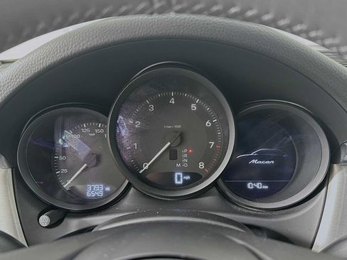 Certified 2026 Porsche Macan AWD/4WD image 15