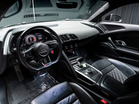 Used 2017 Audi R8 V10 w/ 20" Wheel Package image 40