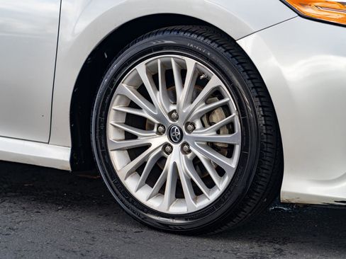 Used 2018 Toyota Camry XLE image 7