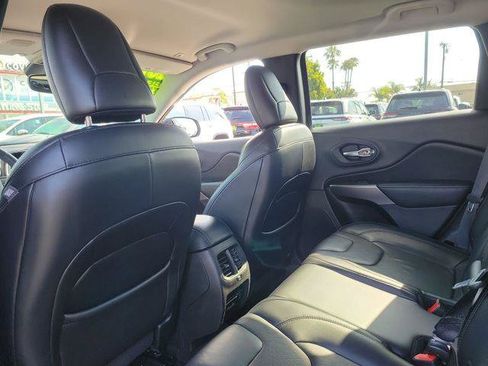Used 2019 Jeep Cherokee Limited FWD image 13