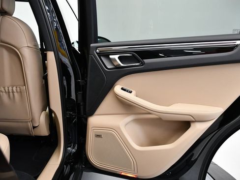 Certified 2025 Porsche Macan image 51