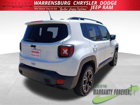 Used 2023 Jeep Renegade Latitude AWD/4WD image 4