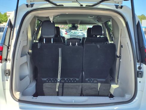 Used 2024 Chrysler Pacifica Touring-L FWD image 24