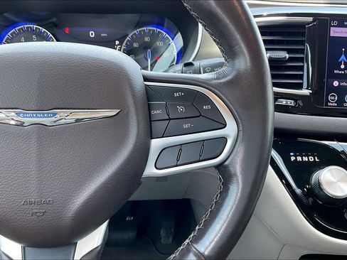 Certified 2019 Chrysler Pacifica Touring-L Plus FWD image 11