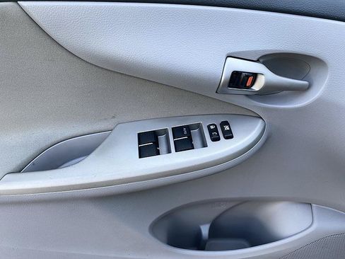 Used 2011 Toyota Corolla LE FWD image 9