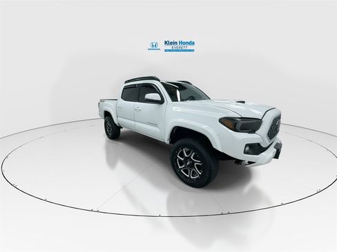 Used 2018 Toyota Tacoma TRD Sport image 4