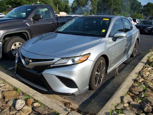 Used 2019 Toyota Camry XSE w/ Driver Assist Package FWD image 3