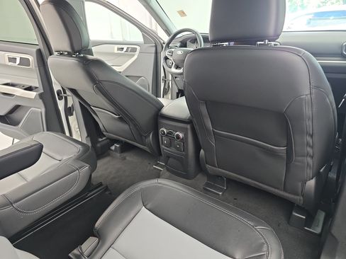 Used 2023 Ford Explorer XLT w/ Equipment Group 202A RWD image 11