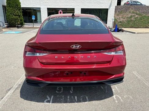 Used 2023 Hyundai Elantra SEL w/ Convenience Package FWD image 4