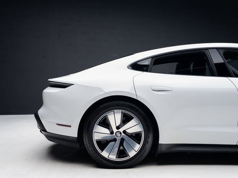 Used 2023 Porsche Taycan w/ Premium Package image 33